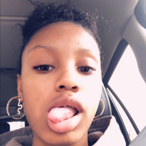 Meet your Posher, Tamia - Picture 1 of 1